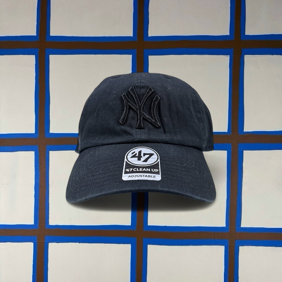 Yankees Adjst Cap